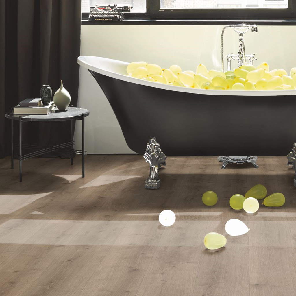Roble Pure Gris Perla XXL - Vinílico Parador Modular ONE ambiente baño