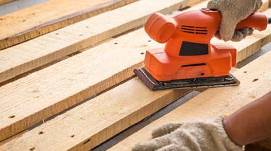 Acuchillado de los Suelos de Tarima Exterior de Madera Maciza