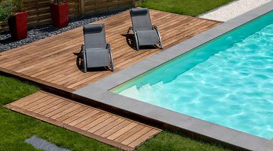 Suelo Exterior de Madera para Piscinas