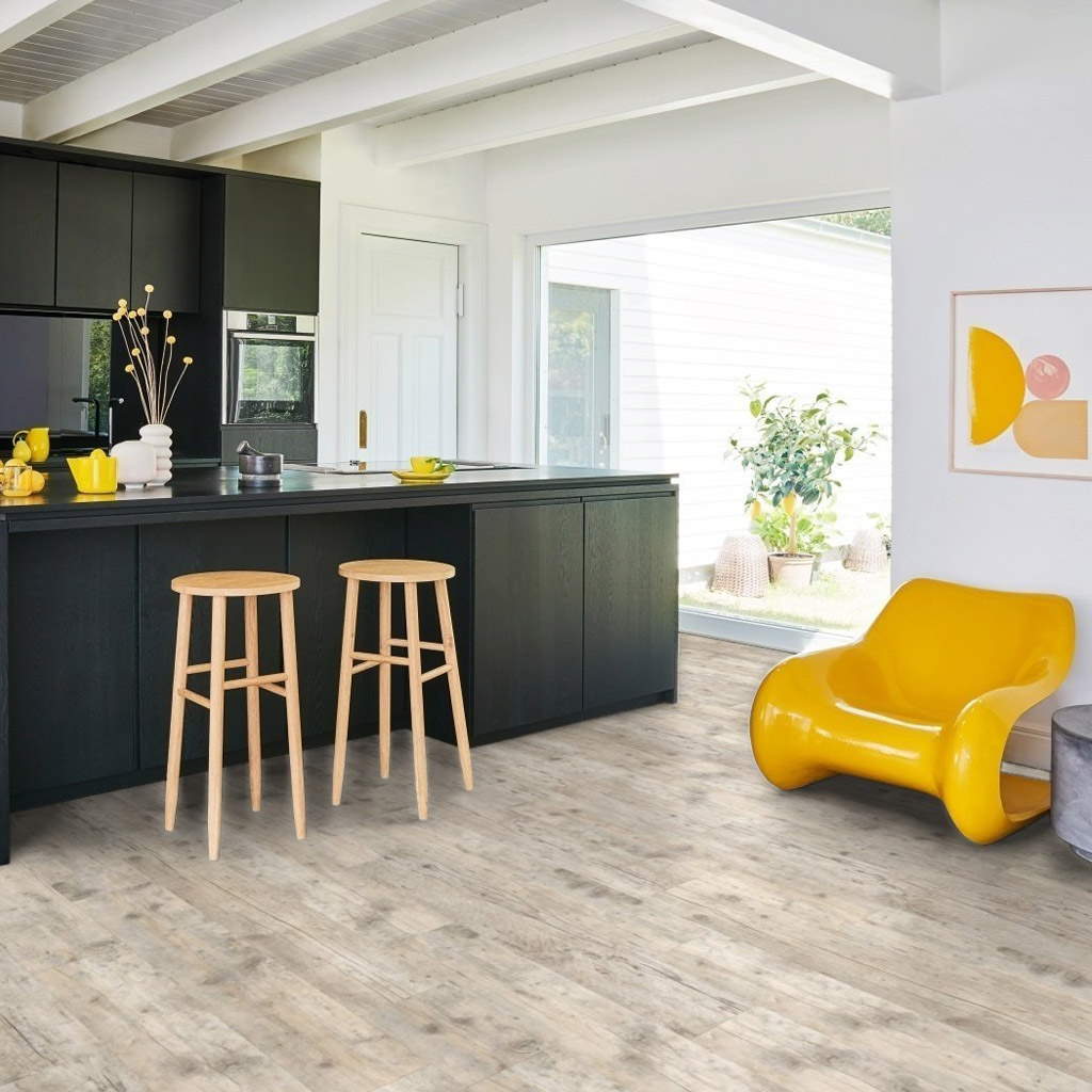 Madera Antigua Blanqueada - Vinílico SPC Parador Classic 2070 ambiente cocina