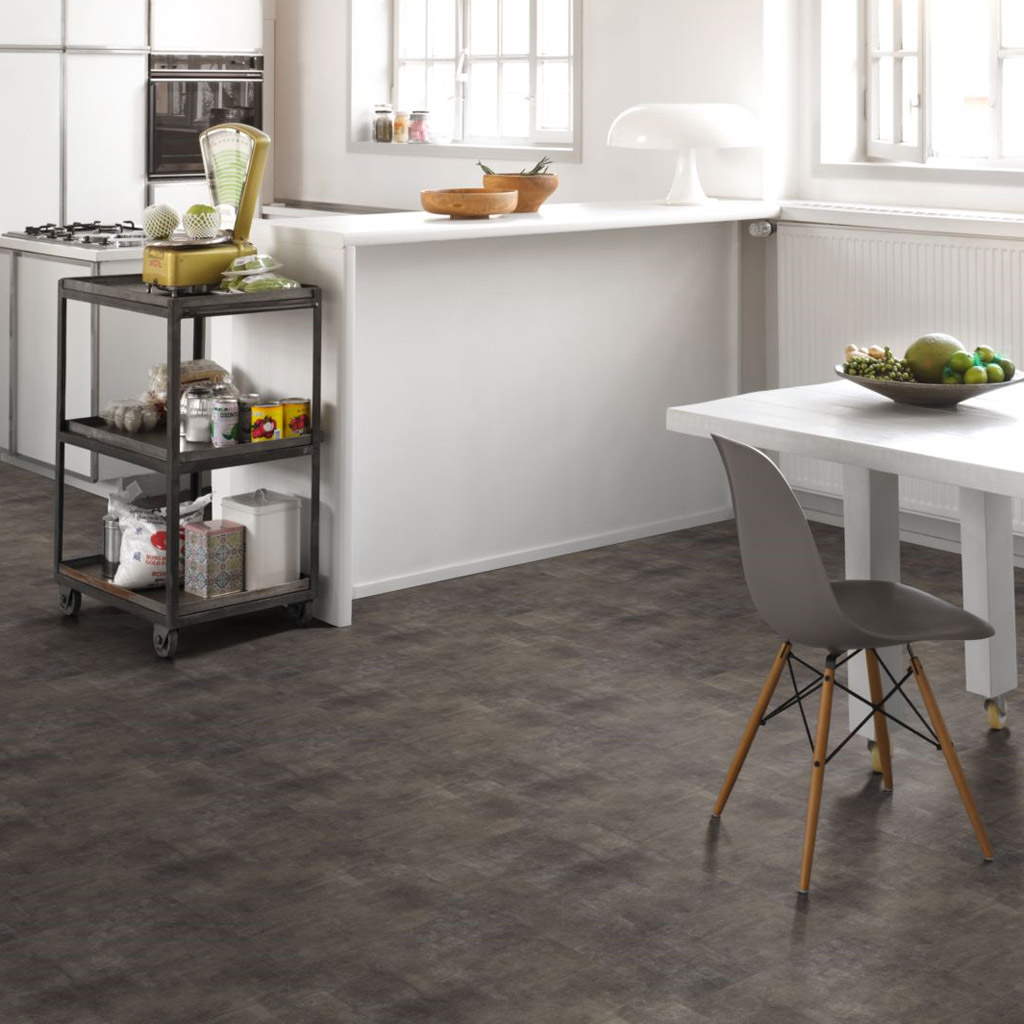 Mineral Black - Vinílico SPC Parador Trendtime 5 Baldosa Grande ambiente cocina