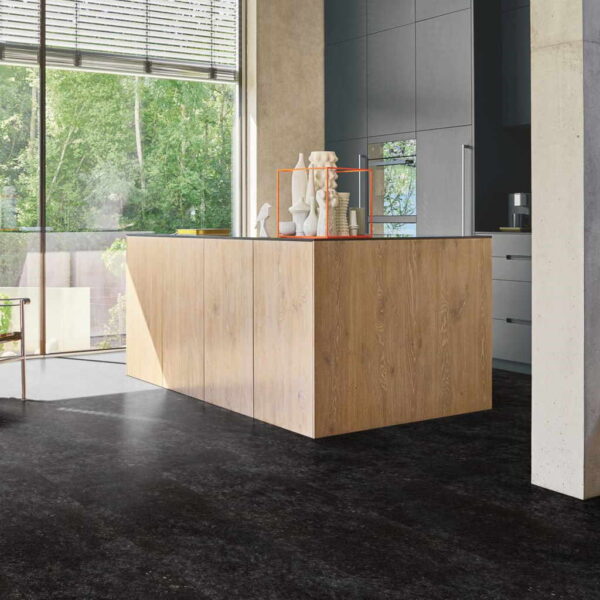 Granito Antracita - Vinílico SPC Parador Trendtime 5 Baldosa Grande ambiente cocina