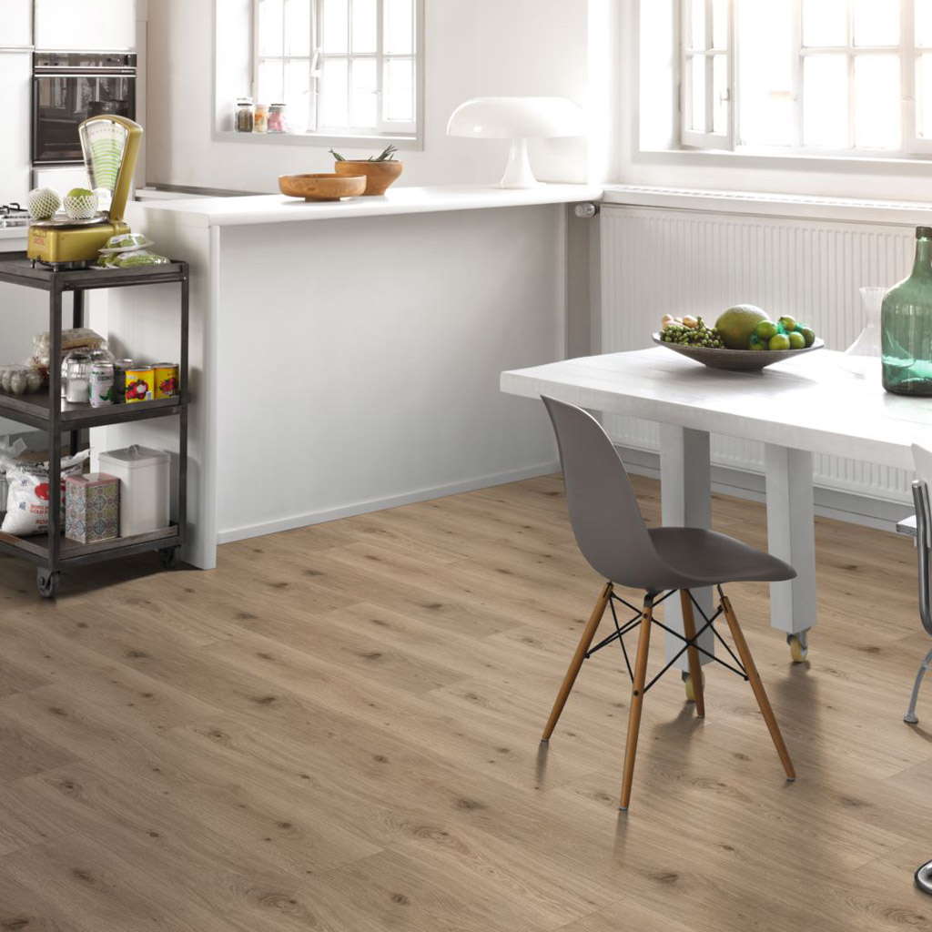 Roble Imperial Macchiato - Vinílico SPC Parador Trendtime 8 Lama Grande ambiente cocina