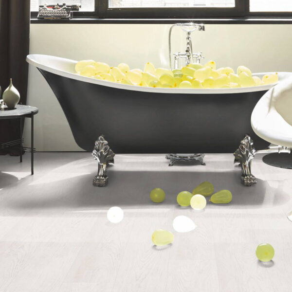 Symphony White - Vinílico SPC Parador Trendtime 8 Lama Grande ambiente cocina