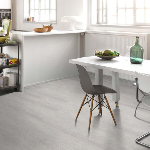 Symphony Grey - Vinílico SPC Parador Trendtime 8 Lama Grande ambiente cocina