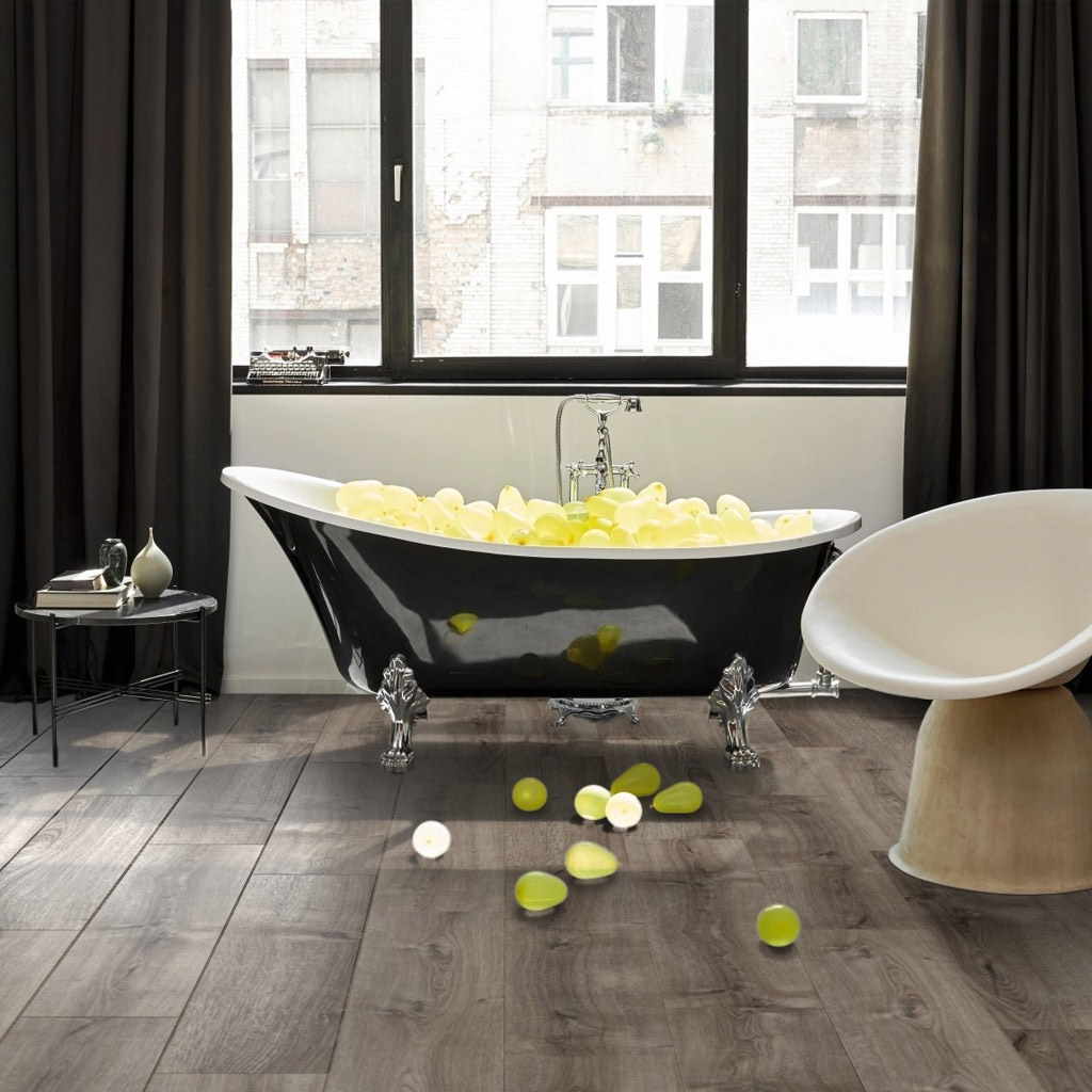 Roble Valere Oscuro Calizo - Laminado Parador Hydron 600 ambiente baño