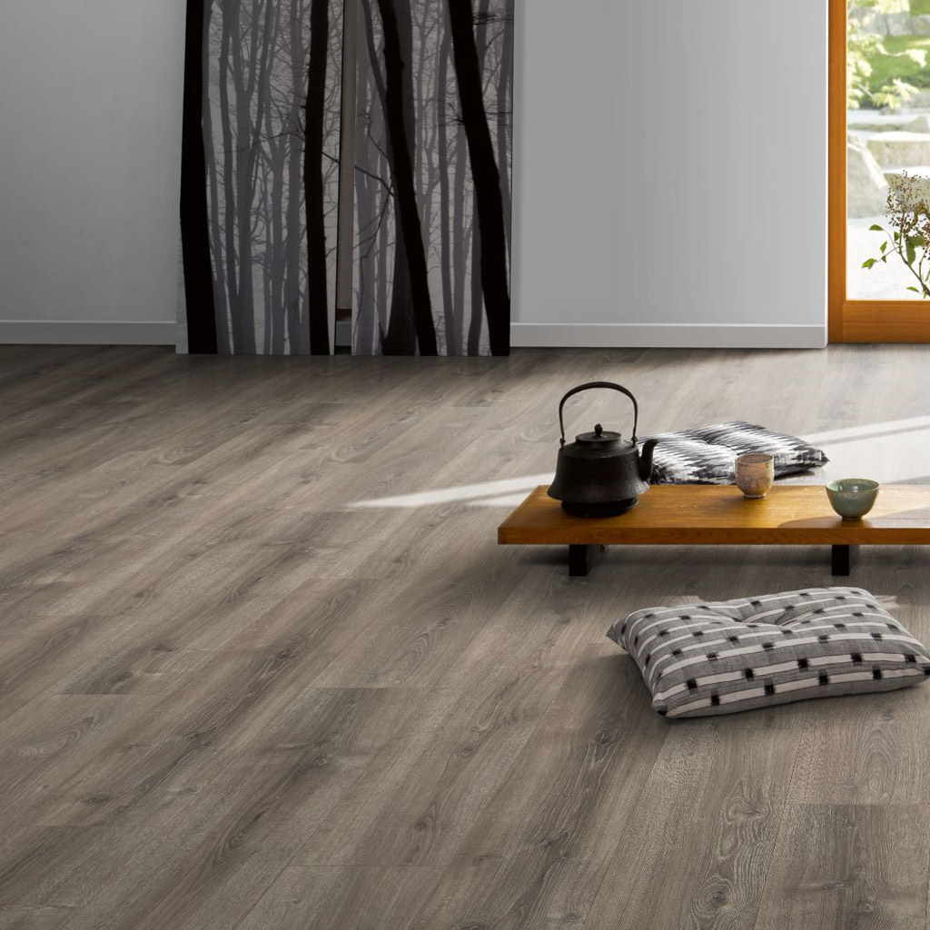Roble Valere Oscuro Calizo - Laminado Parador Hydron 600 ambiente sala