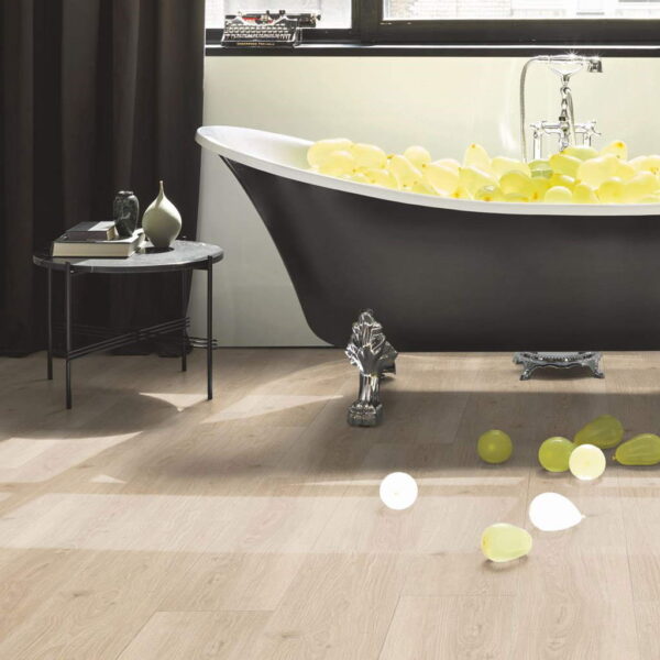 Roble Studioline Lijado - Laminado Parador Hydron 600 ambiente baño