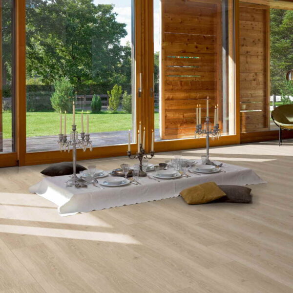 Roble Studioline Lijado - Laminado Parador Hydron 600 ambiente salón