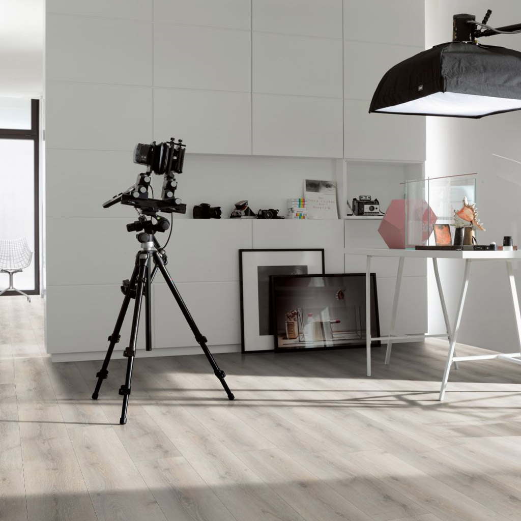 Roble Askada Blanco XXL/AC5 - Laminado Parador TrendTime 6 ambiente estudio