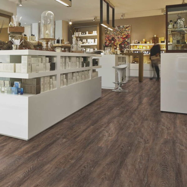 Brown Raw Timber - Vinílico Autoportante Forbo Allura Flex 0.55 ambiente comercio