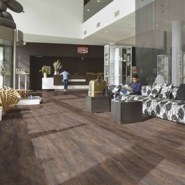 Brown Raw Timber - Vinílico Autoportante Forbo Allura Flex 0.55 ambiente hotel