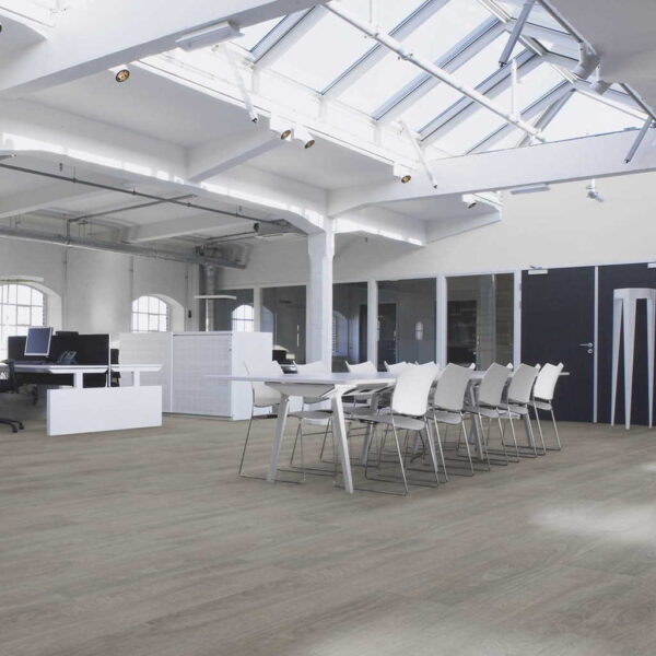 Grey Giant Oak - Vinílico Autoportante Forbo Allura Flex 0.55 ambiente oficina